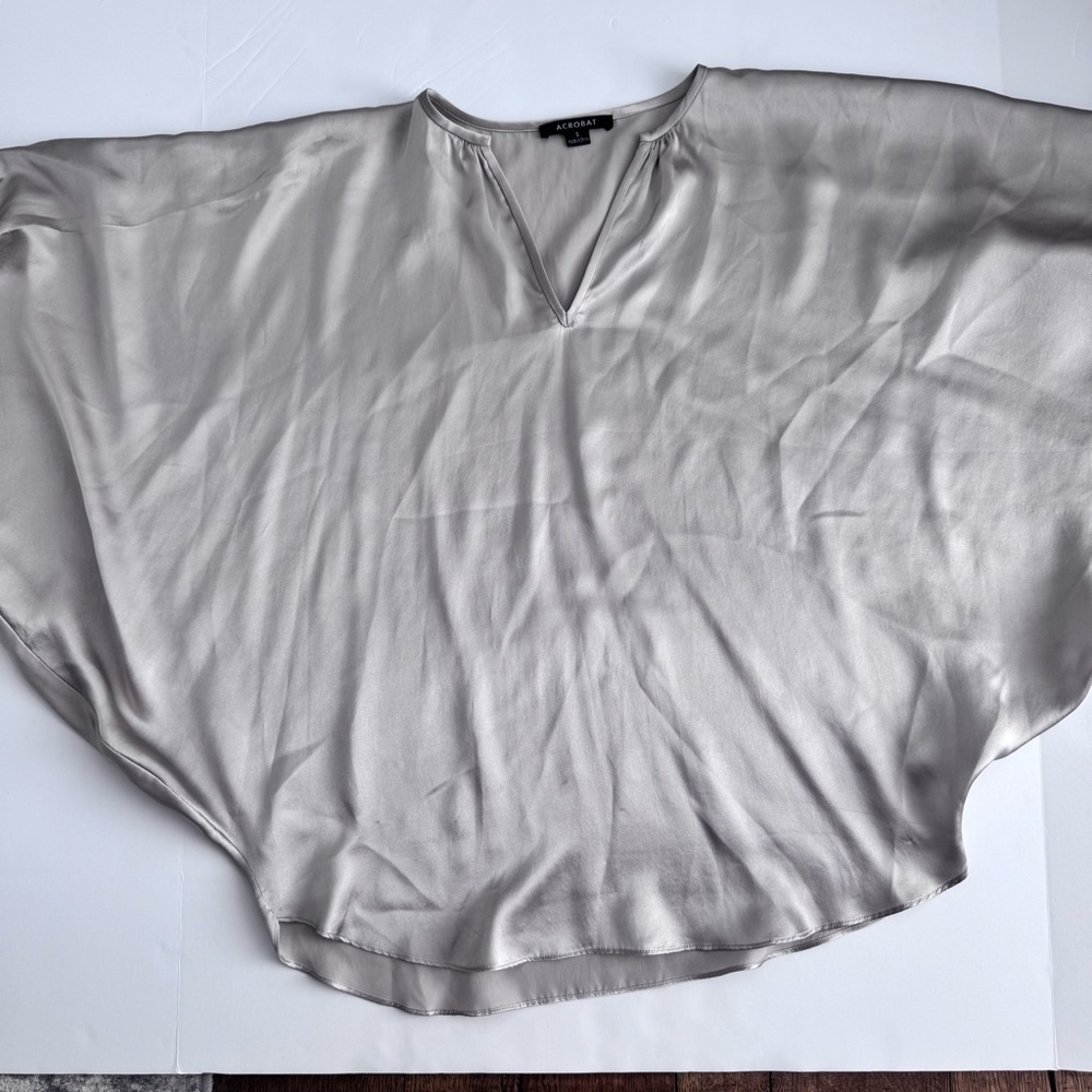 Acrobat Women's Silver 100% silk Blouse sz S - Picture 2 of 8